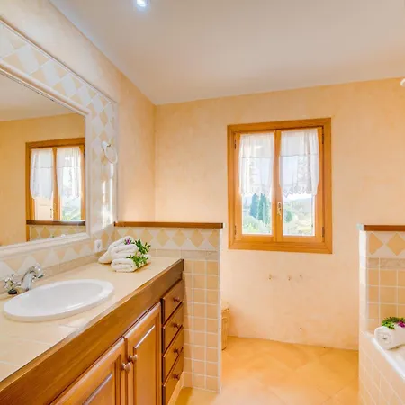 5 Bedroom Country House, Holiday home *